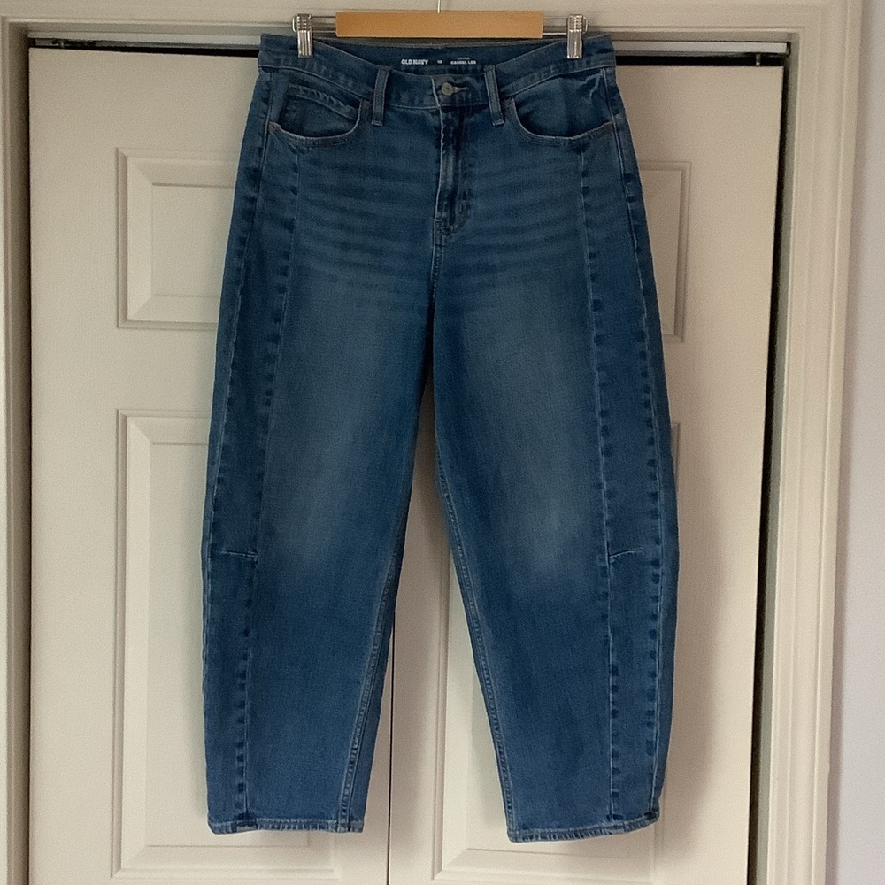 Barrel Leg High-Rise Blue Denim Jeans.